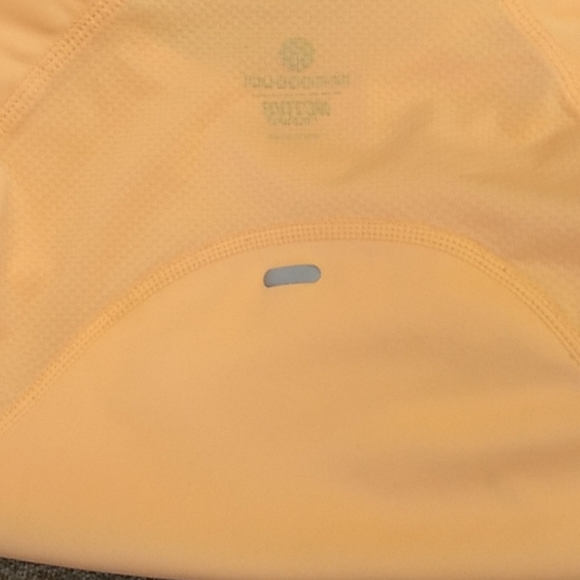 Active top by Old Navy size large lite orange or peach - Picture 4 of 4